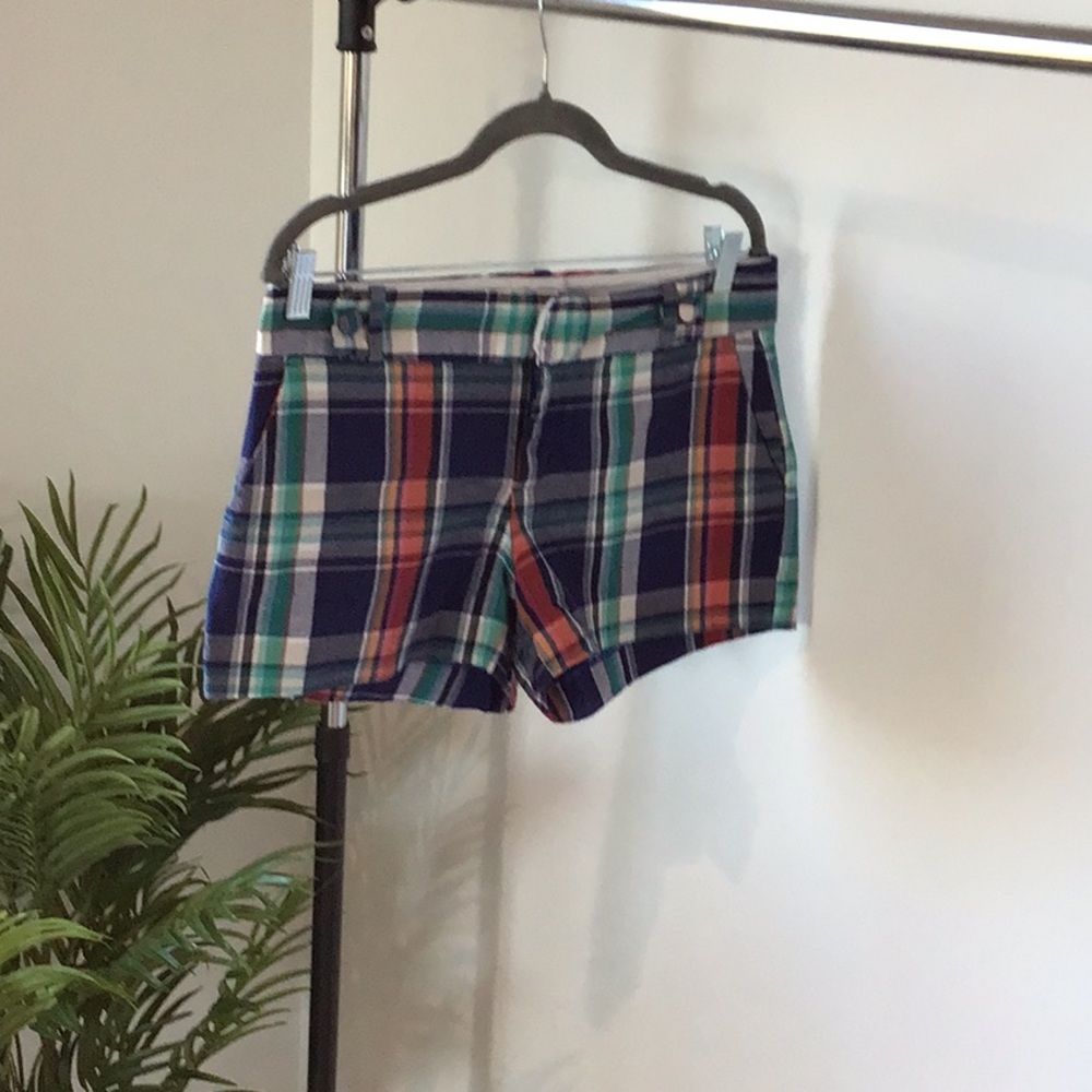 I love plaid! Cute shorts from Banana Republic